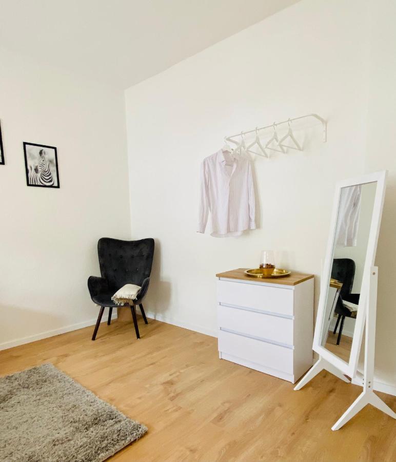 ארפורט Stilvolles Apartment In Zentraler Lage - Smart-Tv, Queensize-Bett, Altbaustil, Kueche In City-Naehe מראה חיצוני תמונה